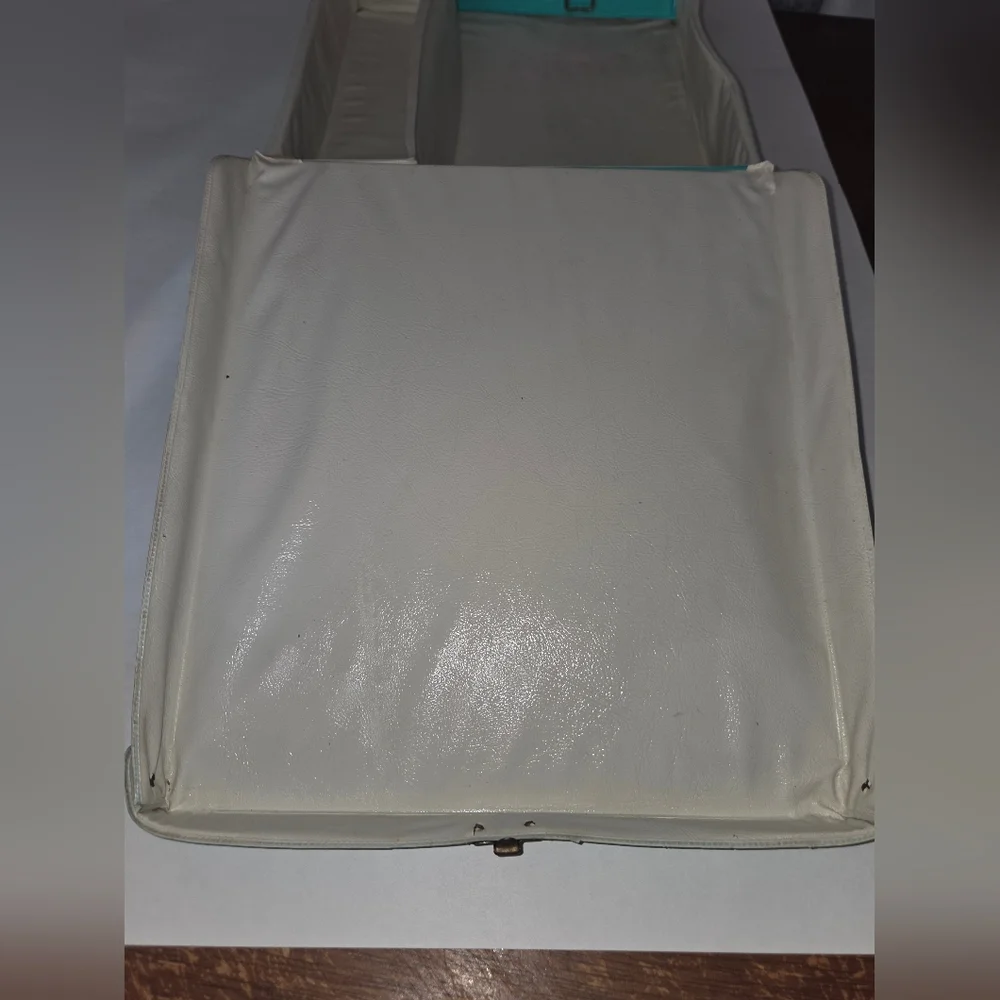 Rare Vintage 1960s Fashion Doll Accessory Case In Green/Aqua Color. Used